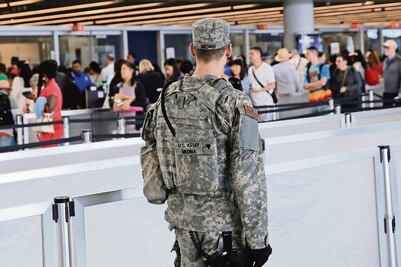 Advierte EI sobre más ataques en aeropuertos