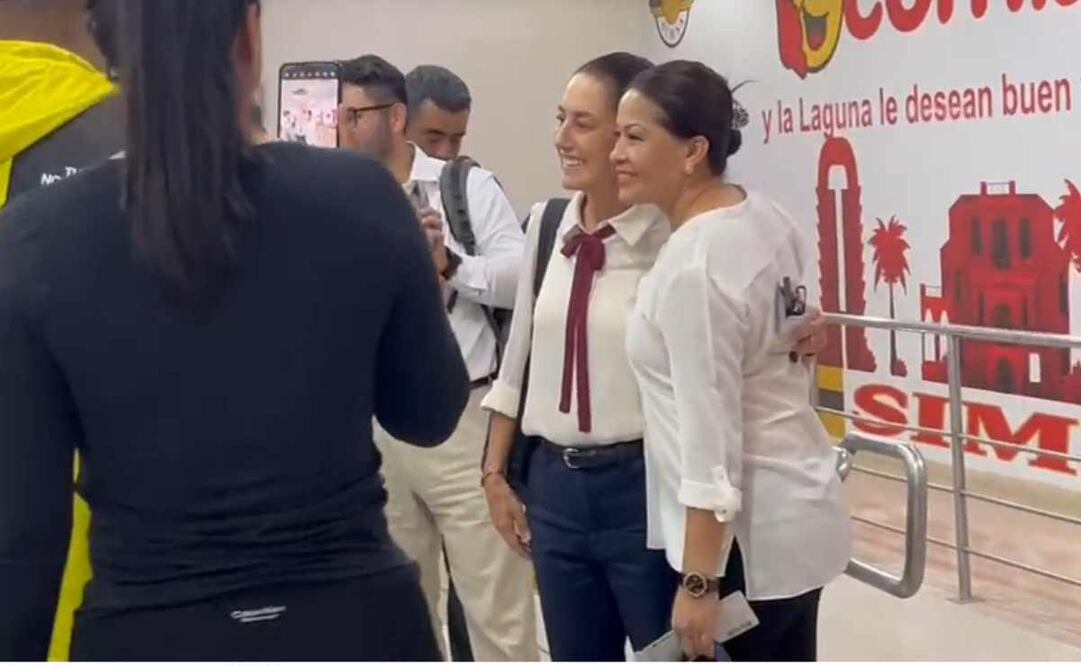 Claudia Sheinbaum fue recibida con aplausos y felicitaciones antes de abordar un avión comercial en el Aeropuerto Internacional de Torreón para regresar a la Ciudad de México. Foto: Captura de imagen