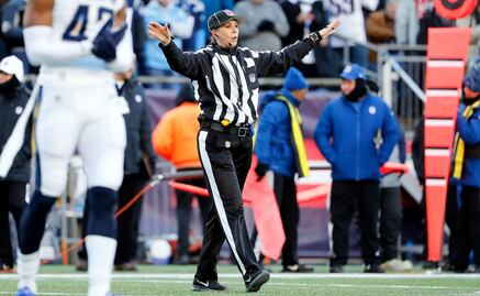 Sarah Thomas se convierte en la primera réferi en playoffs de la NFL