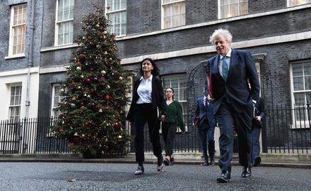 Renuncian dos asesores de Boris Johnson, en pleno escándalo del Partygate