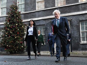 Renuncian dos asesores de Boris Johnson, en pleno escándalo del Partygate