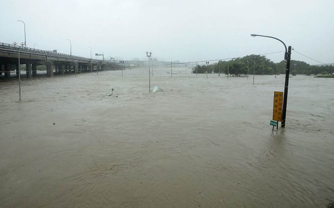 Un total de 101 personas resultaron heridas y más de 3 millones de viviendas se quedaron sin electricidad en Taiwán (REUTERS)