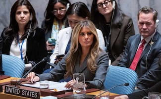 Melania Trump preside sesión sobre infancia en la ONU; evita mencionar ataque de EU contra Irán