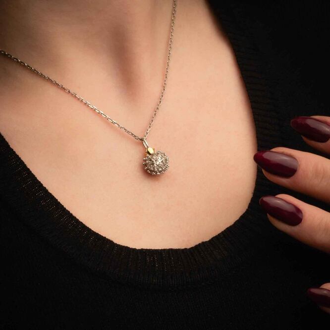 La joya se vende en Rusia por el momento y ha generado gran polémica. Foto: Instagram 