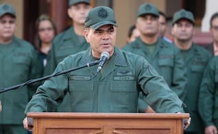Vladimir Padrino, el otrora poderoso jefe del ejército de Venezuela por el que EU ofrece millonaria recompensa; fue destituido