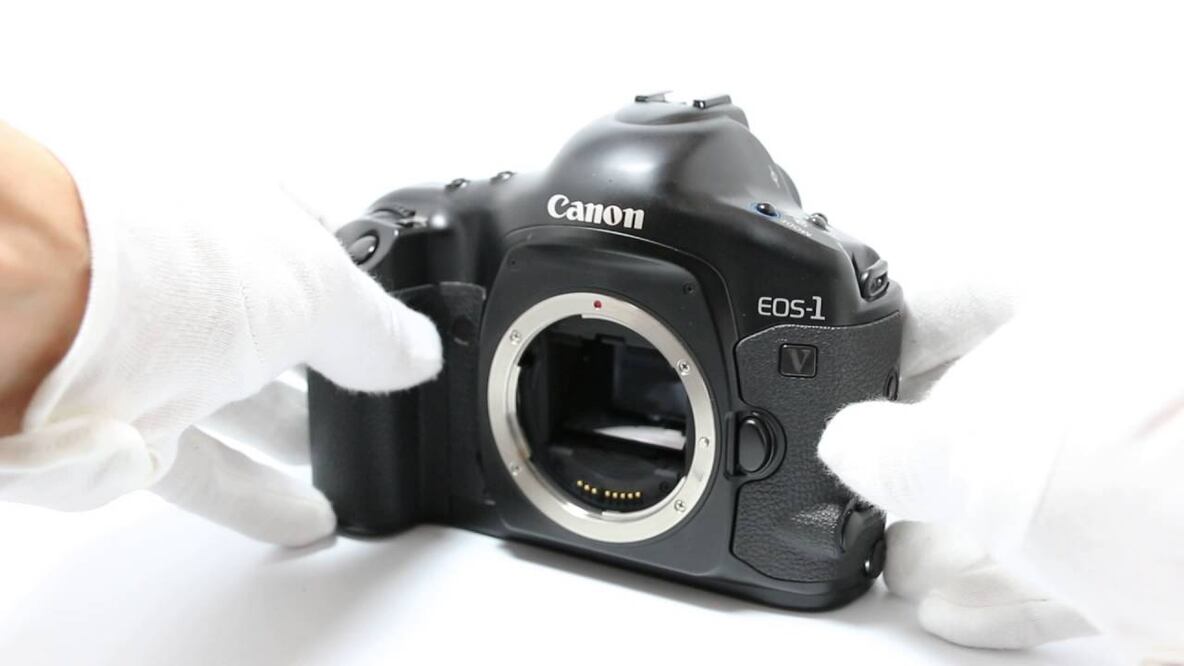 Desaparece la EOS1V, última cámara analógica de Canon