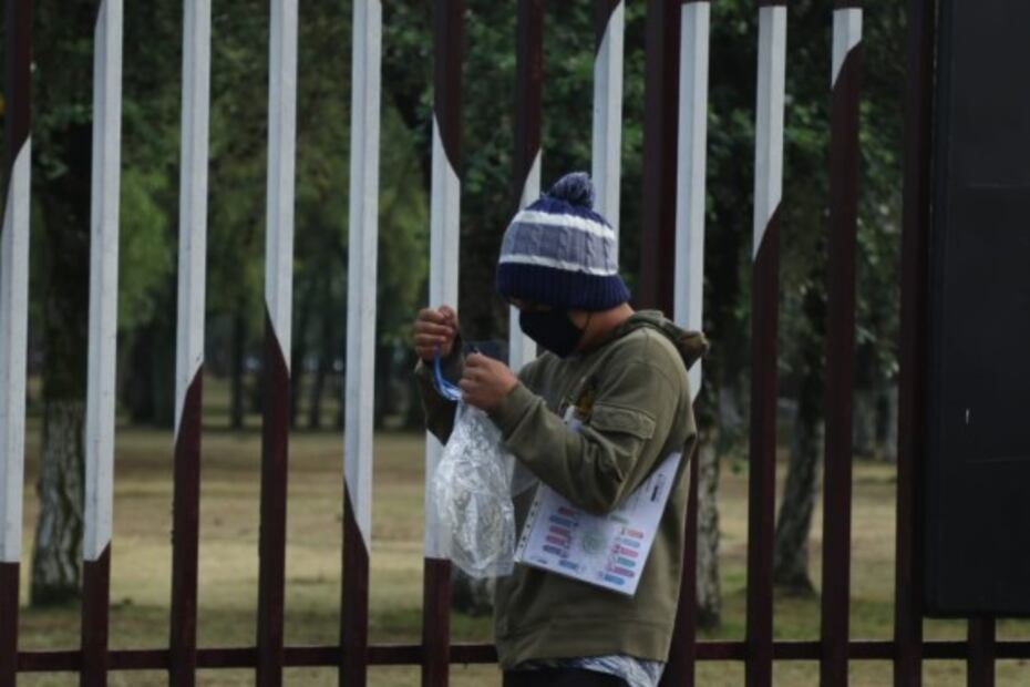 Fotos. Con caretas, gel antibacterial y cubrebocas, así se aplica el examen de Comipems