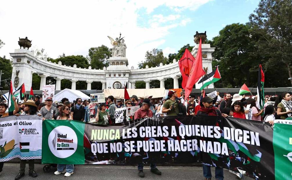 Mega marcha "México por Palestina" ahora en el Hemiciclo a Juárez. Foto: Berenice Fregoso/ EL UNIVERSAL