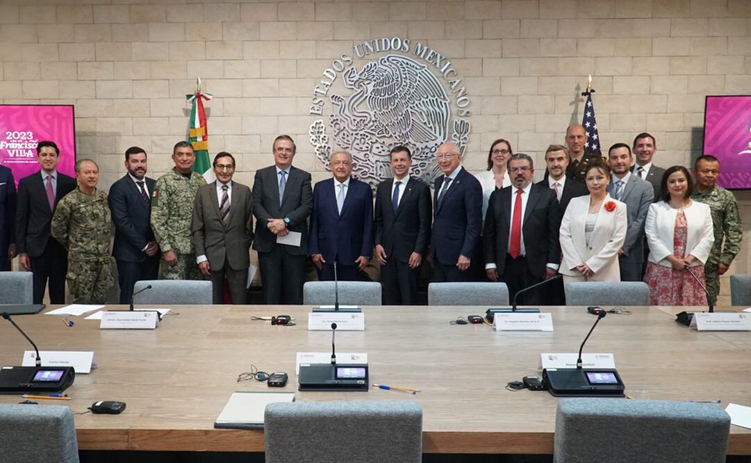 Presidente Andrés Manuel Lópéz Obrador, acompañado de su equipo, tras reunión con Pete Buttigieg, secretario de Transporte de Estados Unidos. Foto: Twitter @lopezobrador_