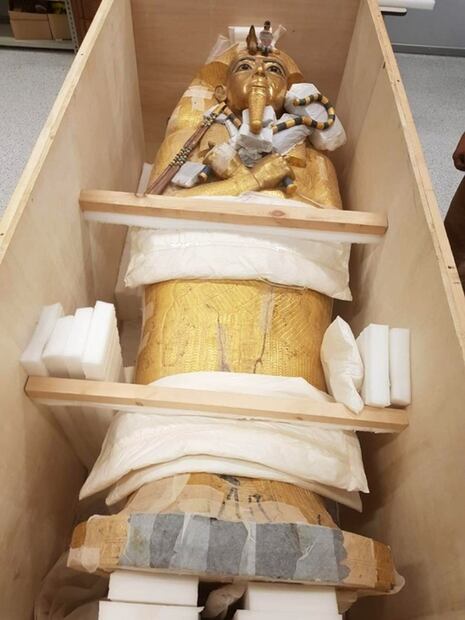 Sarcófago dorado de Tutankamón tiene su primera restauración