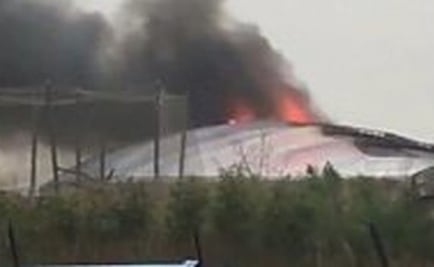 Desalojan a visitantes y animales de zoológico de Inglaterra por incendio