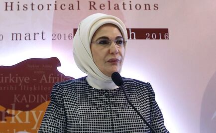 Primera dama turca compara harén con escuela para mujeres