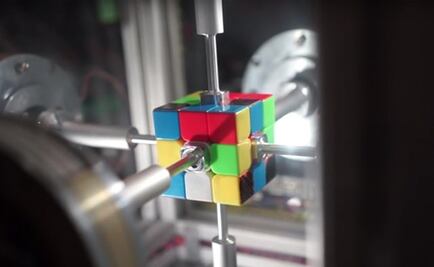 Pulverizan récord mundial de cubo de Rubik con un robot