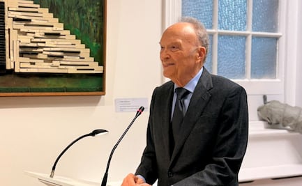Reaparece exfiscal Gertz Manero en Reino Unido; encabeza inauguración de exposición en honor a Frida Kahlo