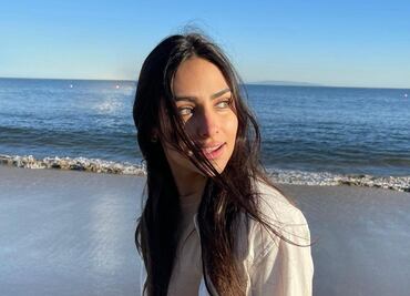 Renata Notni presume su figura con un increíble look de playa