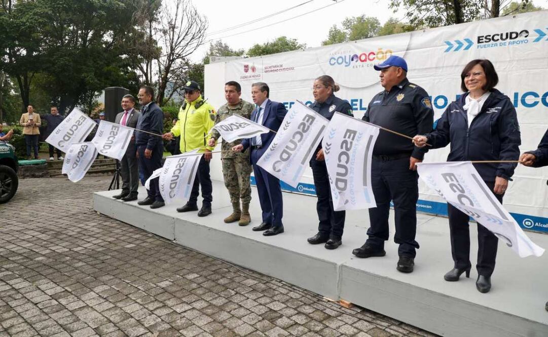 El alcalde de Coyoacán, Giovani Gutiérrez Aguilar, dio el banderazo de salida al 10.º operativo de Chatarrización del año con el objetivo de retirar vehículos abandonados de las calles de la demarcación. Foto: Especial.
