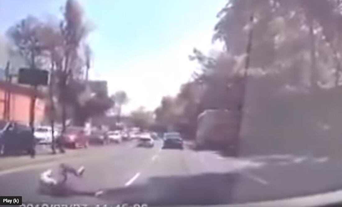 Un automovilista captó el momento en que el secuestrado se libera