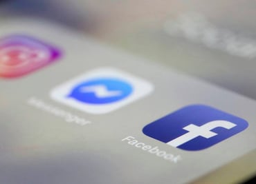 Gigantes de las redes sociales vigilaron a usuarios para ganar dinero con su información personal, revela informe