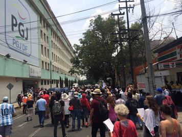 Manifestantes arriban a la PGJDF por caso Narvarte