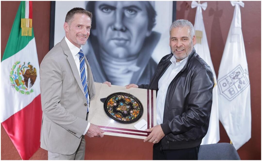 Alfredo Ramírez Bedolla y el agregado de Seguridad Diplomática de la Embajada de Estados Unidos en México, William Densmore, acuerdan reforzar acciones de seguridad en exportaciones de Michoacán. Foto: Especial