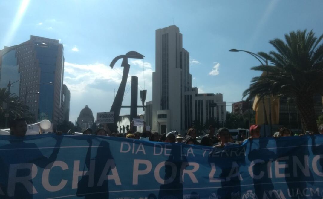 Los manifestantes corearon consignas como “Más posgrados, menos diputados” y “Ciencias para todos”. /Teresa Moreno - EL UNIVERSAL