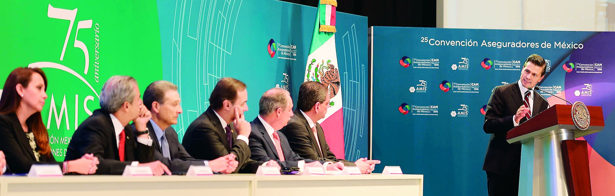 El presidente Enrique Peña Nieto asistió como invitado a la 25 Convención de Aseguradores de México, donde destacó el marco normativo que contribuirá a que más mexicanos se aseguren para proteger su vida y su patrimonio (ESPECIAL)