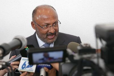 René Juárez presenta su renuncia como coordinador de los diputados del PRI