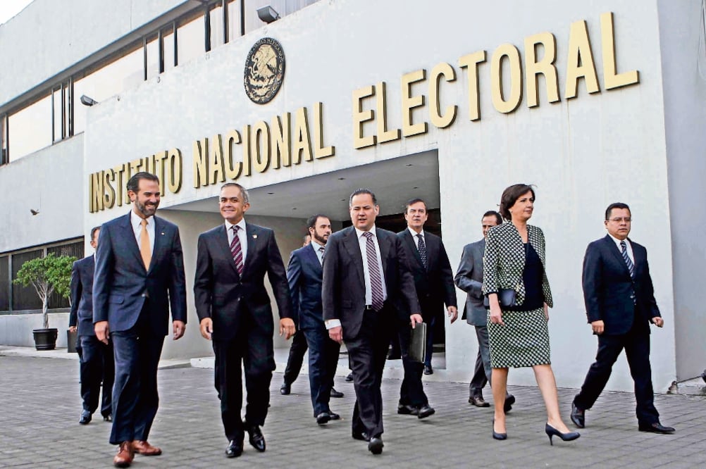 El miércoles pasado el jefe de gobierno capitalino se comprometió a través de un convenio a brindar seguridad durante la jornada electoral del 5 de junio (ARCHIVO EL UNIVERSAL)