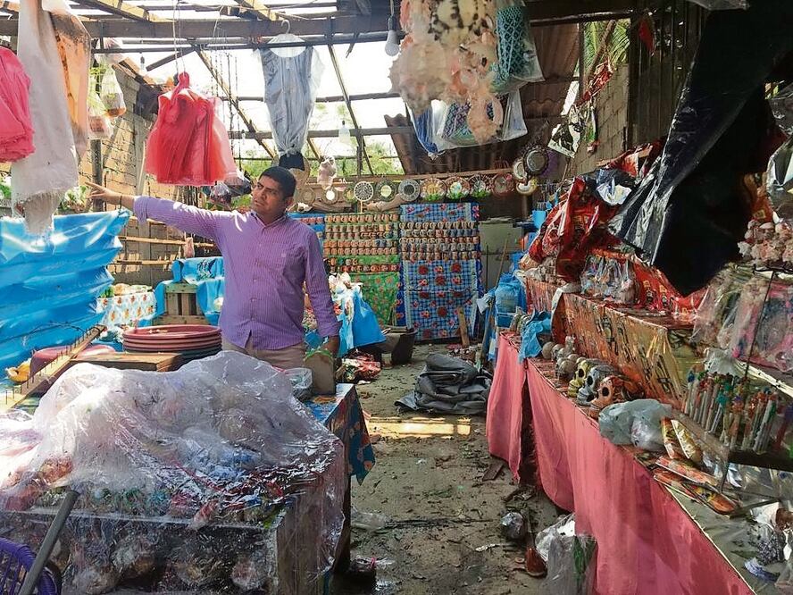 El puesto de los Valeriano y los 25 restantes tienen muy poco qué ofrecer, mucha mercancía se echó a perder. Foto: Arturo de Dios Palma/El Universal