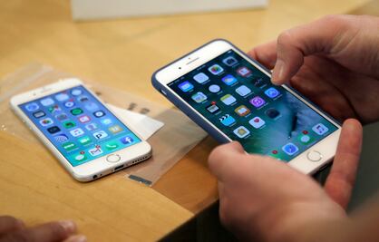 Asegura WikiLeaks que la CIA hackeó iPhones y Macs