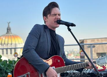 Drake Bell deleita a fans: canta en el centro de la Ciudad de México