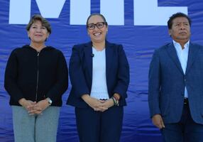 Delfina Gómez y Azucena Cisneros toman protesta a 5 mil Comités por la Paz vecinales en Ecatepec; "estamos rompiendo inercias y estigmas", dicen