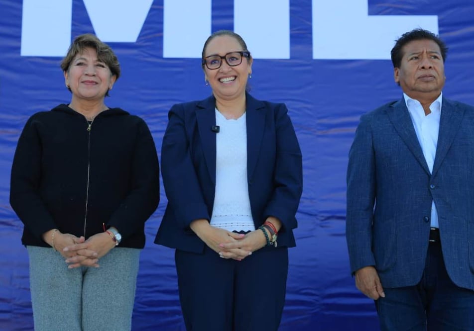 Delfina Gómez y Azucena Cisneros toman protesta a 5 mil "Comités por la Paz vecinales" en Ecatepec. Foto: Especial
