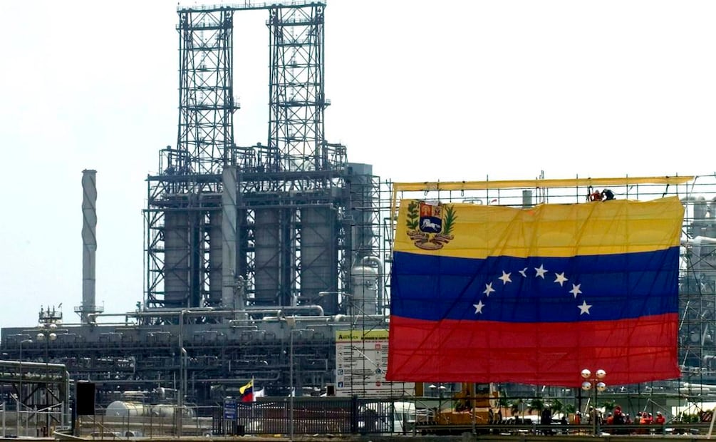 Según documentos de PDVSA, el petrolero que incautó EU transportaba crudo contratado conjuntamente por Cubametales, la comercializadora petrolera estatal cubana. Foto: EFE