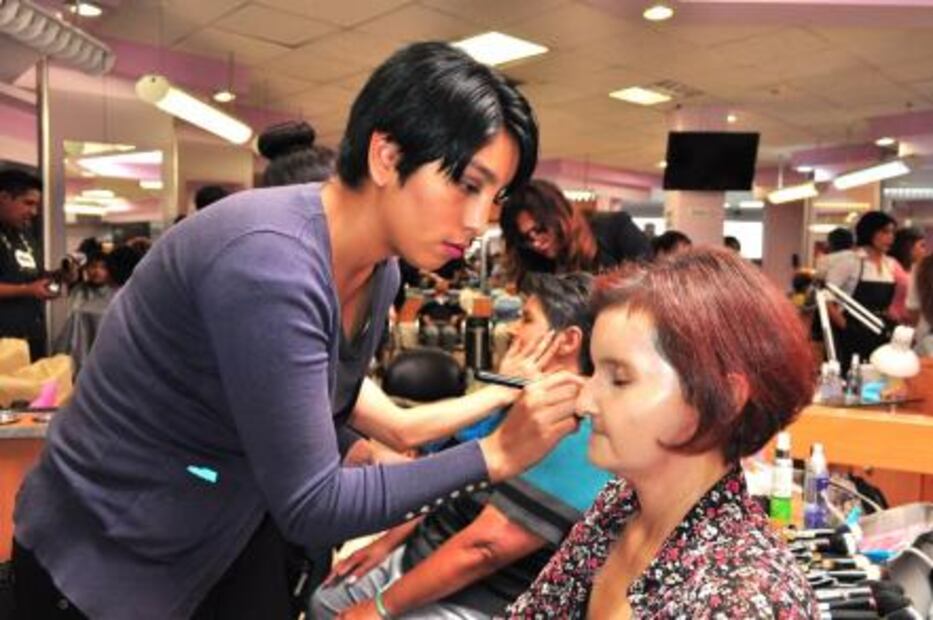 El peluquero que regala cortes a víctimas de violencia