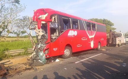 Chocan autobús de pasajeros y tráiler en zona sur de Veracruz; hay un muerto y 20 heridos