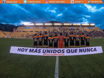 Jugadores de Alebrijes lucen nombres de municipios afectados en sus uniformes