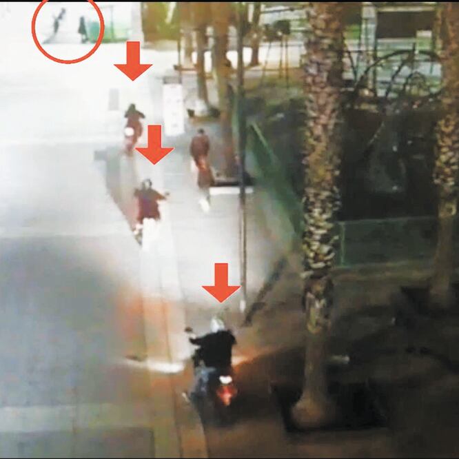 Por lo menos cinco personas participaron en el ataque armado del 14 de septiembre en la Plaza Garibaldi; tres manejaron las motocicletas en las que escaparon luego del atentado. (TOMADA DE VIDEO)