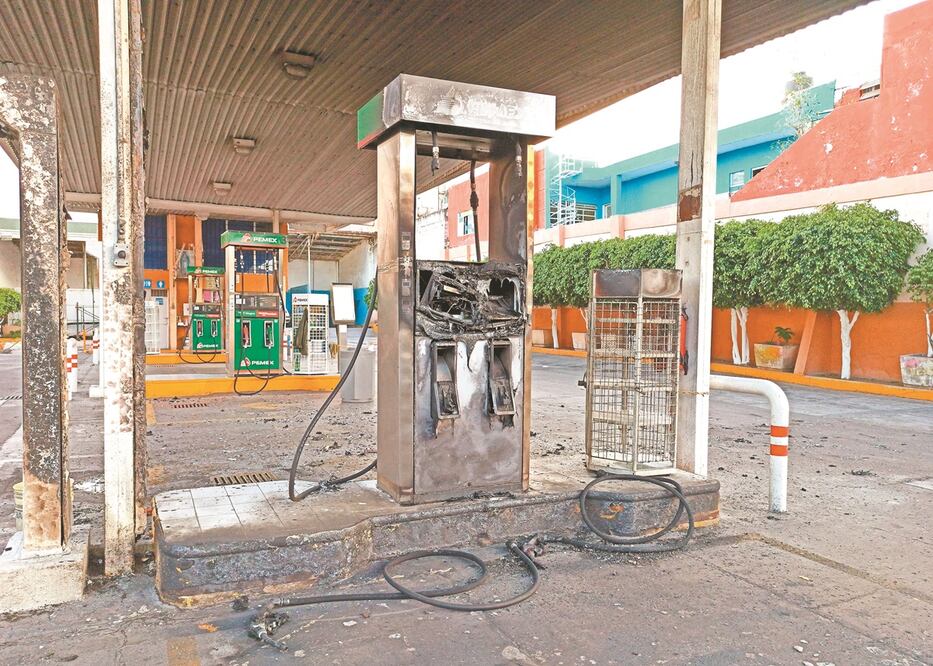 En Celaya se realizó un operativo conjunto contra el Cártel de Santa Rosa de Lima. En respuesta, el grupo criminal incendió negocios y bloqueó caminos. Foto: EFE