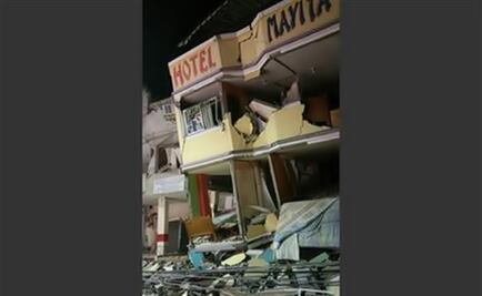 Rescuers dig survivors after quake kills 238 in Ecuador