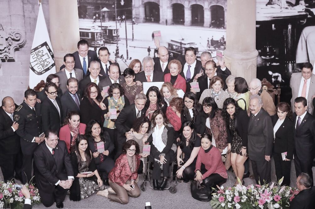 Este domingo 5 de febrero, la Asamblea Constituyente le entregó la Constitución de la Ciudad de México al jefe de Gobierno para su promulgación (ARCHIVO EL UNIVERSAL)