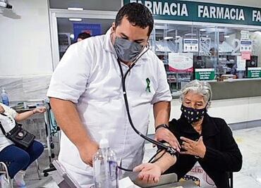 El Seguro Social contrata mil 540 médicos familiares