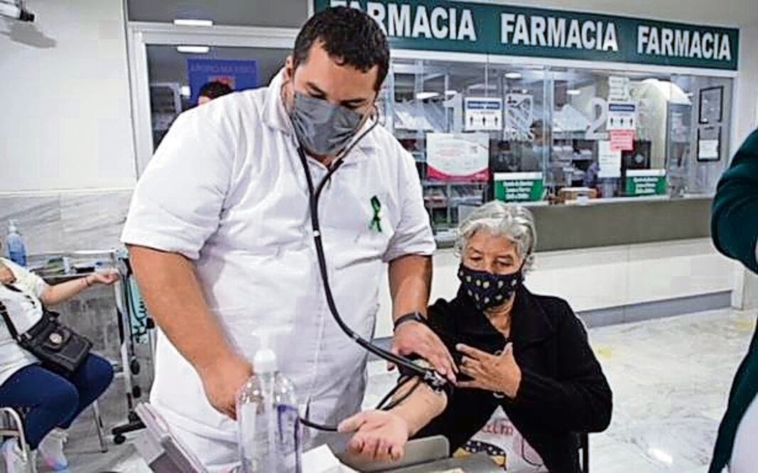 El Seguro Social contrata mil 540 médicos familiares