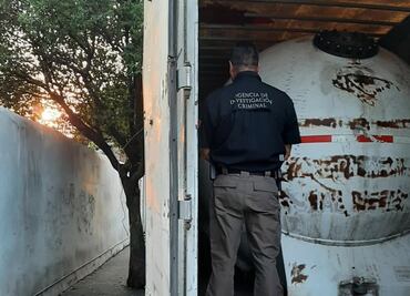 Procesan a dos por robar 2 mil litros de gas LP en tanque oculto en camión de redilas