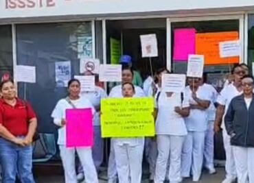 Protestan enfermeras del ISSSTE de Tehuantepec, Oaxaca; denuncian que buscan desplazarlas con nuevo personal