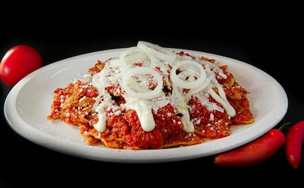 Receta: Cómo preparar chilaquiles rojos