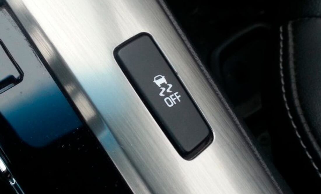 Conoce la utilidad del botón de Control de Estabilidad. Foto: Hyundai