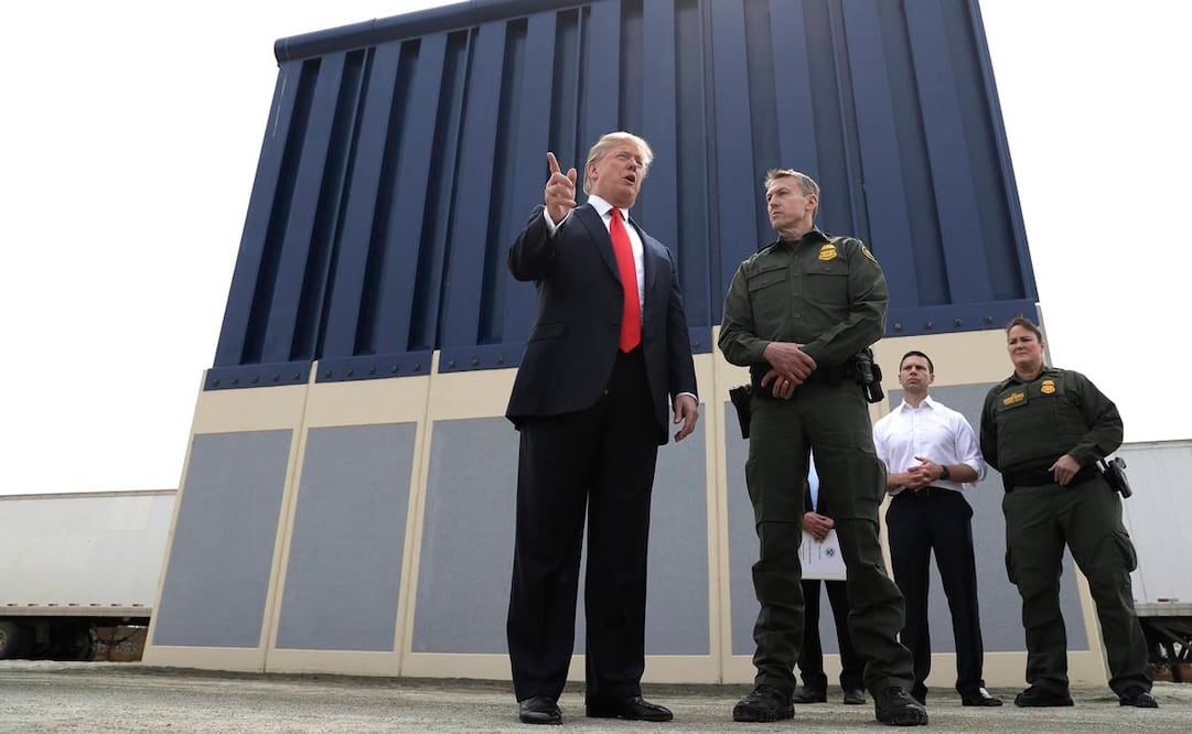 Donald Trump y Rodney Scott en la frontera con México (Foto: AP)