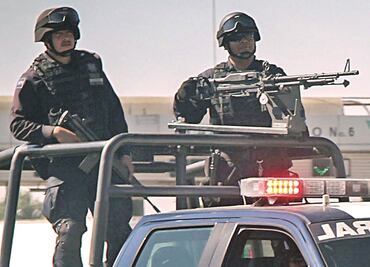 Envían a 50 presos a penales federales