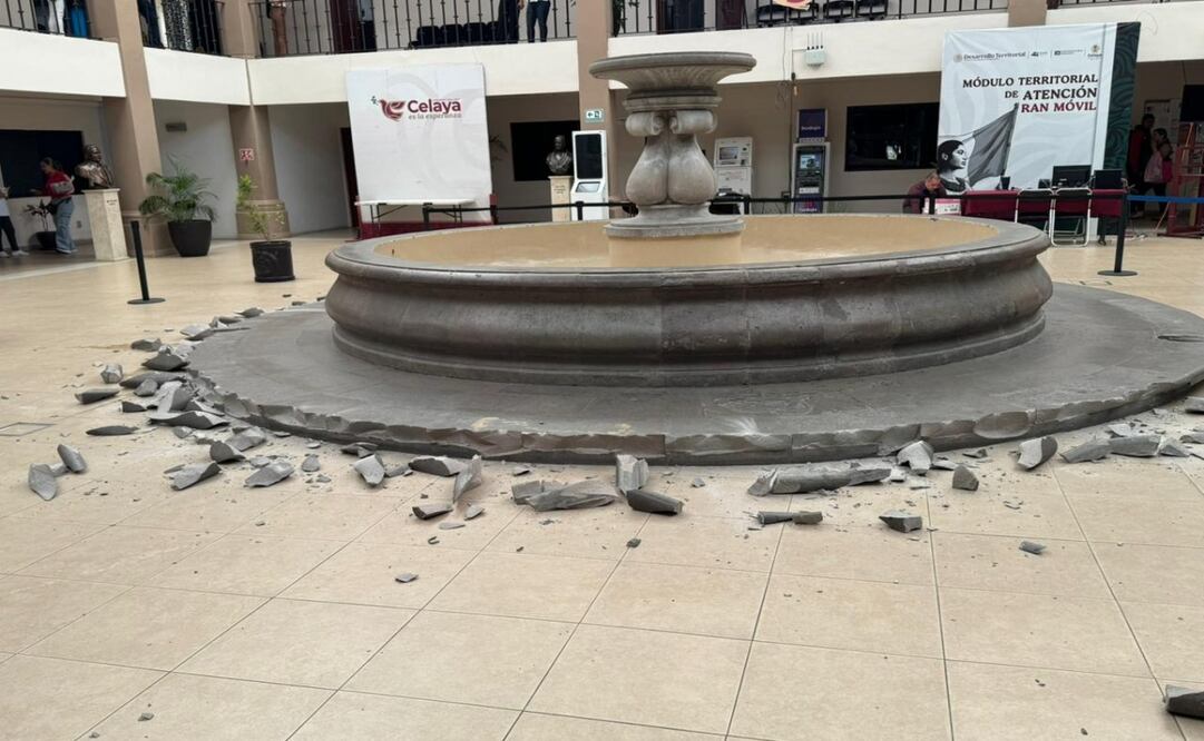 Sujeto daña la fuente de la Presidencia Municipal de Celaya. “Para acabar con la corrupción”: Foto: Cortesía “Tabloide News”